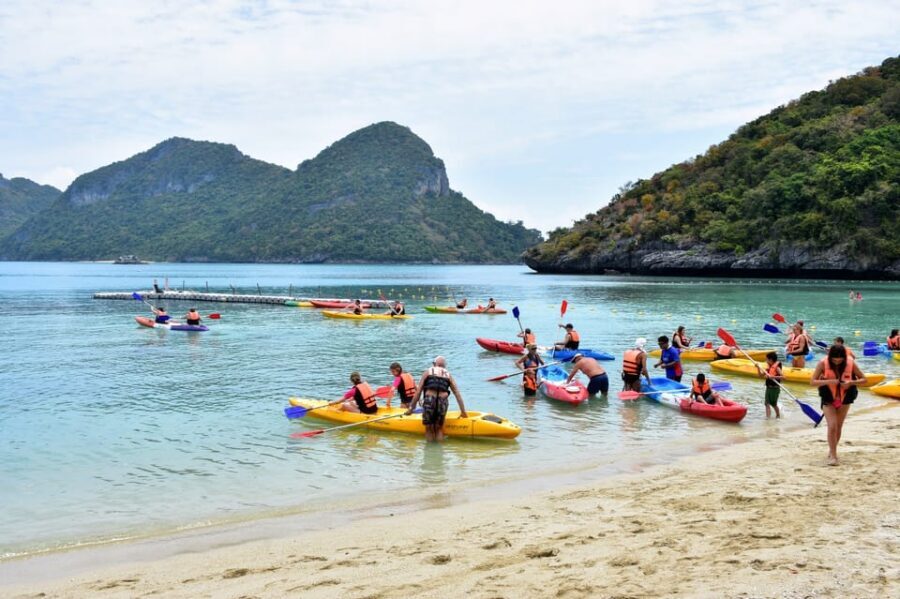 Samui: Angthong Marine Park Boat Tour w/ Transfer and Meals - Kayaking under limestone cliffs: the option that adds real perspective